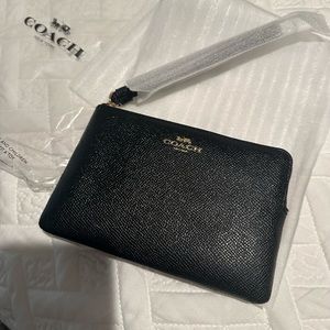 Coach Leather zipper wristlet NWT